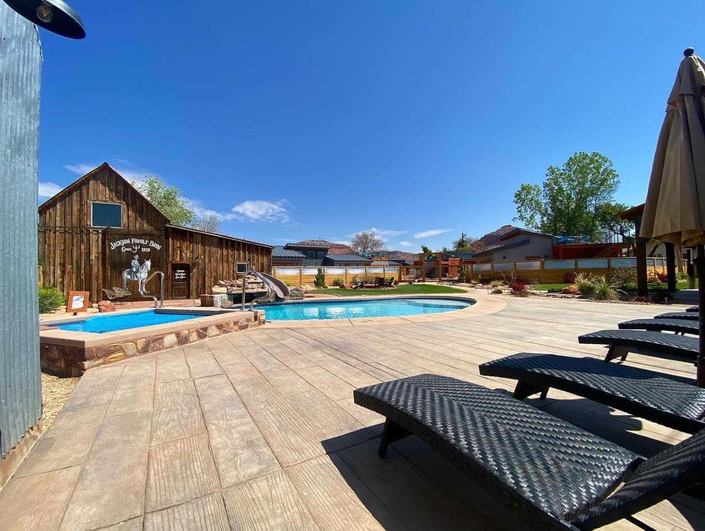 Timber & Tin F 2Bed 2Bath W Pool & Rooftop Deck Канаб Екстер'єр фото