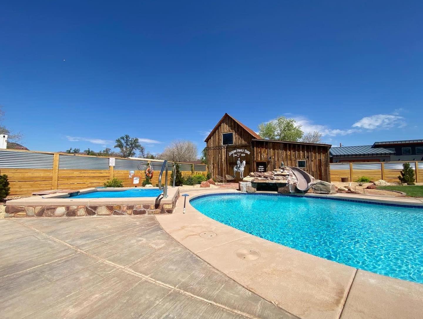 Timber & Tin F 2Bed 2Bath W Pool & Rooftop Deck Канаб Екстер'єр фото